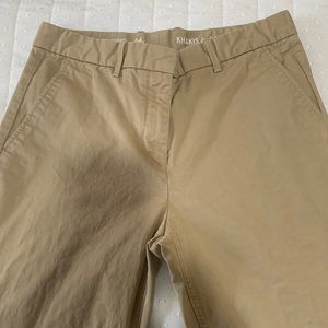 Perfect condition GAP straight leg Khakis. Great casual work wear 😊